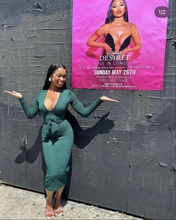 Desiree Mitchell feet photo thumbnail