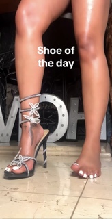 Desiree Mitchell feet photo thumbnail