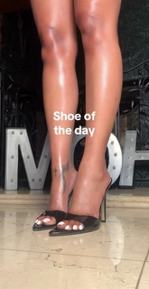 Desiree Mitchell feet photo thumbnail