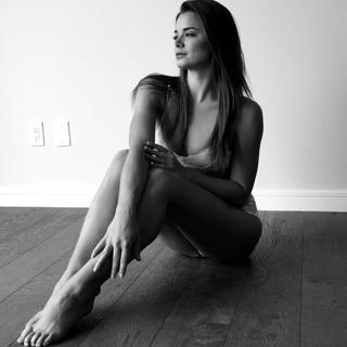 Dessie Mitcheson feet photo 4