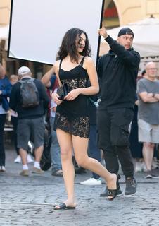 Deva Cassel feet photo thumbnail