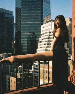 Deva Cassel feet photo thumbnail