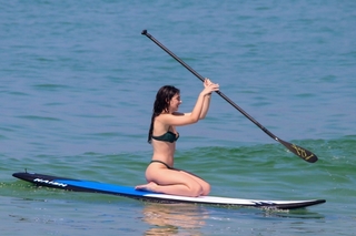 Deva Cassel feet photo thumbnail