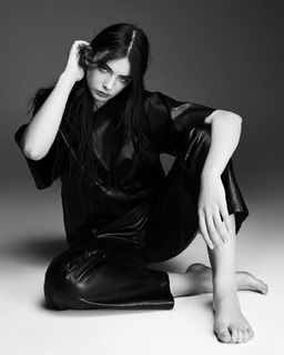 Deva Cassel feet photo thumbnail