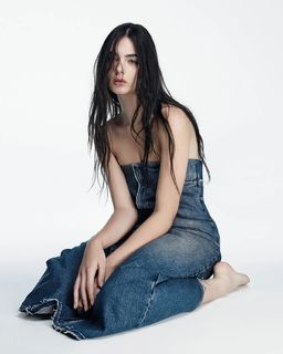 Deva Cassel feet photo thumbnail