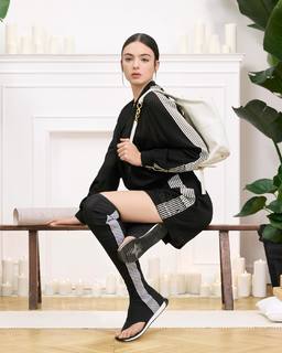 Deva Cassel feet photo thumbnail