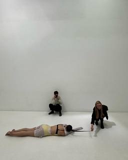 Deva Cassel feet photo thumbnail