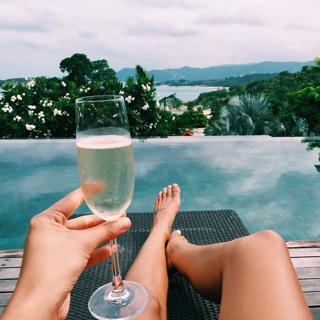 Devin Brugman feet photo thumbnail