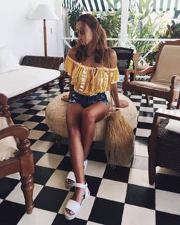 Devin Brugman feet photo thumbnail