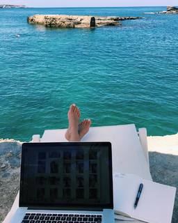 Devin Brugman feet photo thumbnail