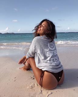 Devin Brugman feet photo thumbnail