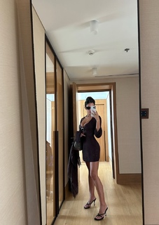 Devin Brugman feet photo thumbnail