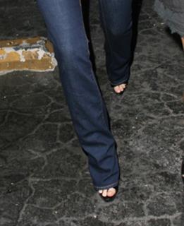 Devon Aoki feet photo thumbnail