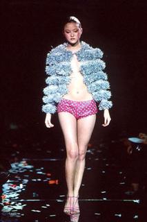 Devon Aoki feet photo thumbnail