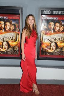 Devon Aoki feet photo thumbnail