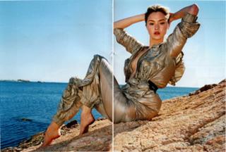Devon Aoki feet photo thumbnail