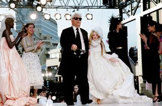 Devon Aoki feet photo thumbnail