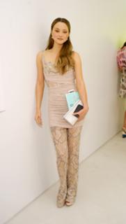 Devon Aoki feet photo thumbnail