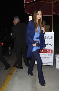 Devon Aoki feet photo thumbnail