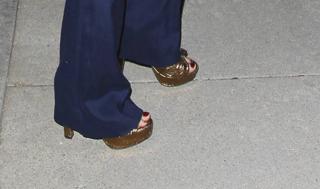 Devon Aoki feet photo thumbnail