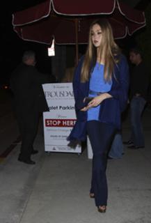 Devon Aoki feet photo thumbnail