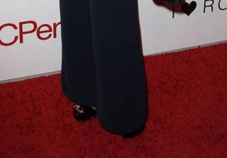 Devon Aoki feet photo thumbnail