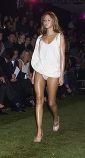 Devon Aoki feet photo thumbnail