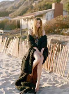 Devon Aoki feet photo thumbnail