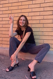 Devon Lee Carlson feet photo thumbnail