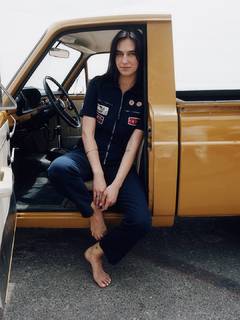 Devon Lee Carlson feet photo thumbnail