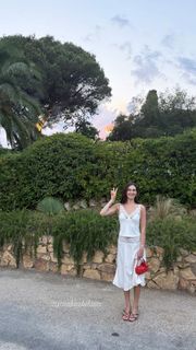 Devon Lee Carlson feet photo thumbnail