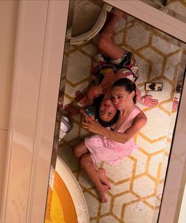 Devon Lee Carlson feet photo thumbnail