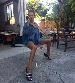 Devon Lee Carlson feet photo thumbnail