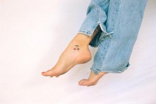 Devon Lee Carlson feet photo thumbnail