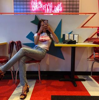 Devon Lee Carlson feet photo thumbnail