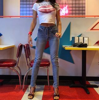 Devon Lee Carlson feet photo thumbnail