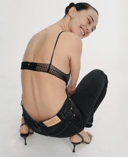 Devon Lee Carlson feet photo thumbnail