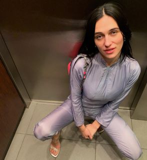 Devon Lee Carlson feet photo thumbnail