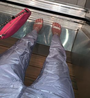 Devon Lee Carlson feet photo thumbnail