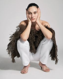 Devon Lee Carlson feet photo thumbnail