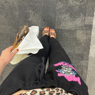 Devon Lee Carlson feet photo thumbnail