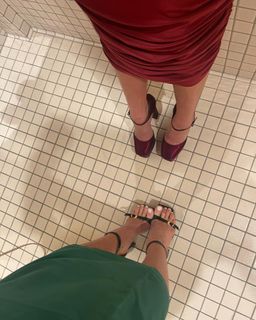 Devon Lee Carlson feet photo thumbnail