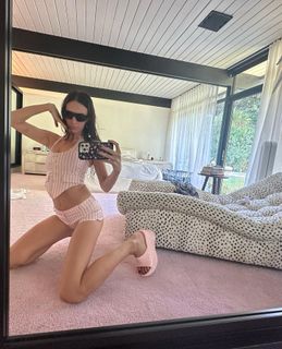 Devon Lee Carlson feet photo thumbnail