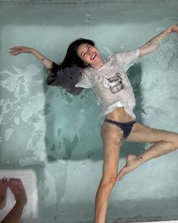 Devon Lee Carlson feet photo thumbnail