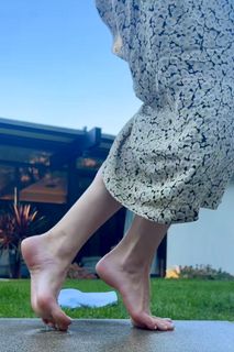 Devon Lee Carlson feet photo thumbnail