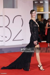 Devon Lee Carlson feet photo thumbnail