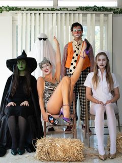 Devon Lee Carlson feet photo thumbnail