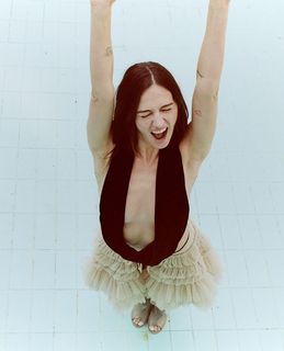 Devon Lee Carlson feet photo thumbnail