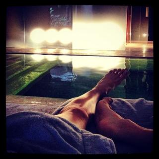 Devon Windsor feet photo thumbnail