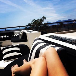 Devon Windsor feet photo thumbnail